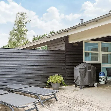 5 Star In Vaeggerlose Feriehus Bøtø By